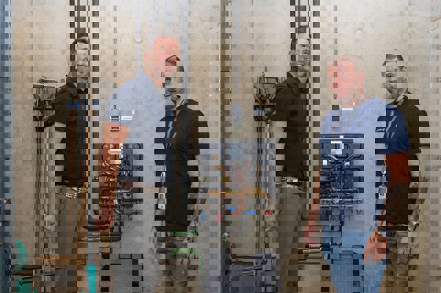 Ralph Taal en Dave Bierens bij Vattenfall Warmtenet in de Houthavens in Amsterdam